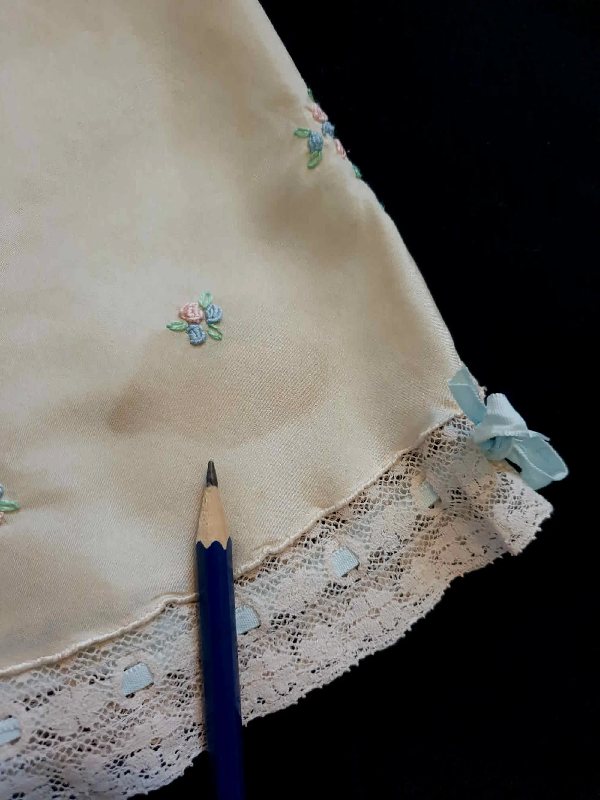 Embroidered Cream Silk Tap Pants - L