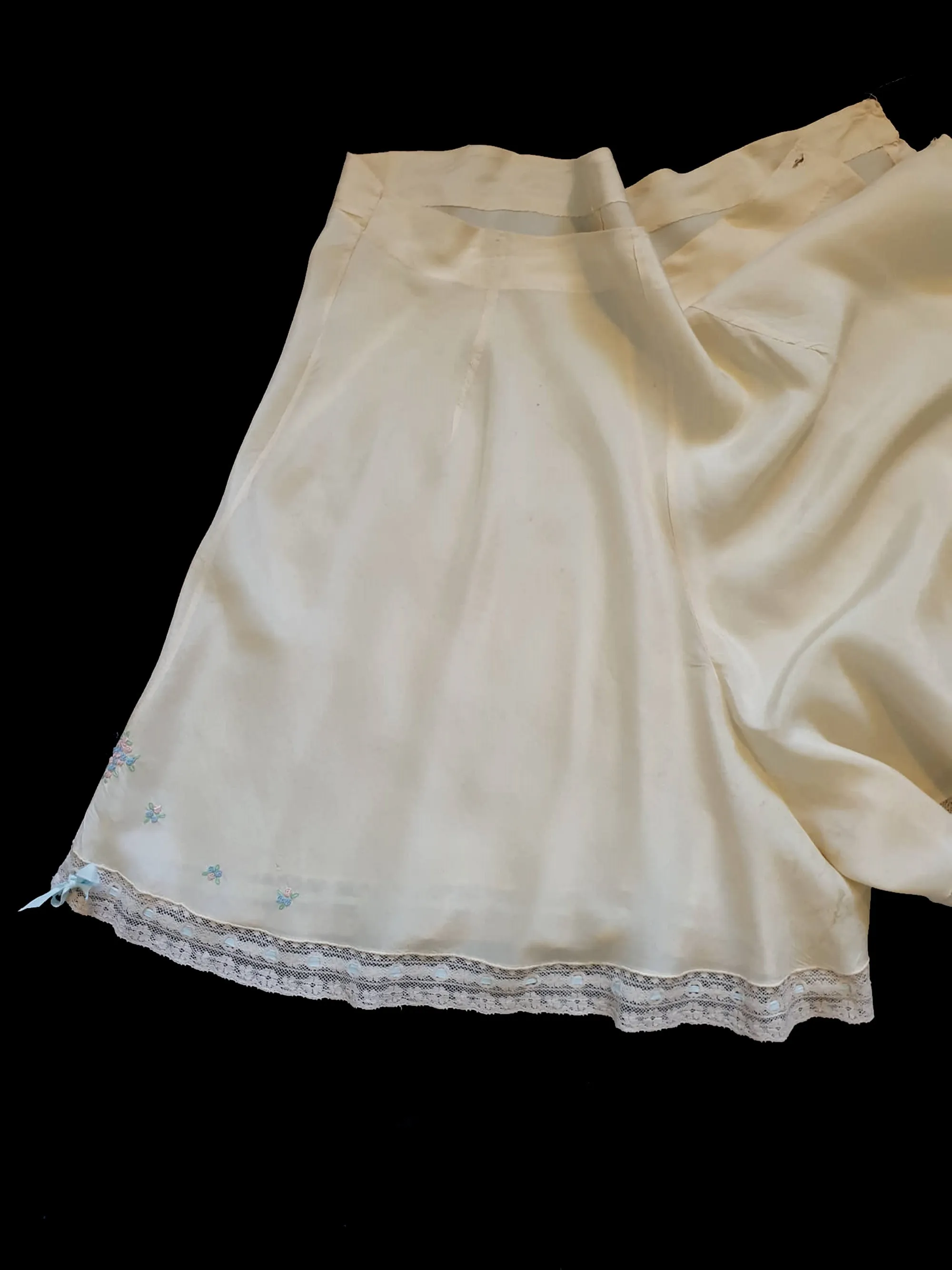 Embroidered Cream Silk Tap Pants - L