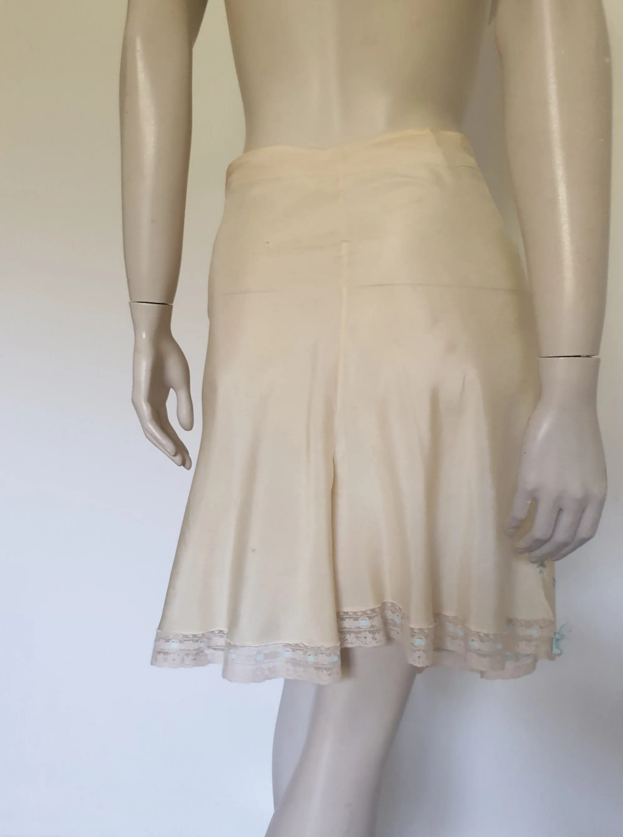 Embroidered Cream Silk Tap Pants - L