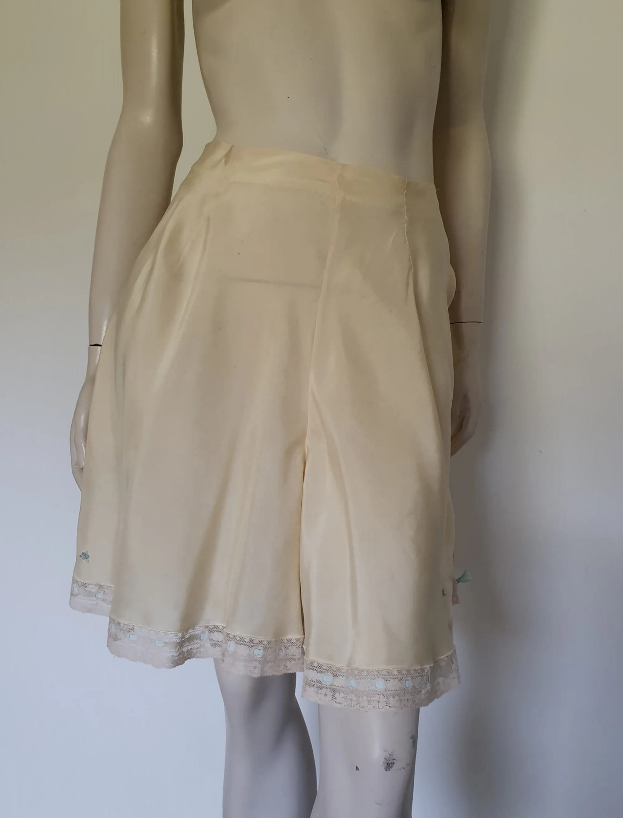 Embroidered Cream Silk Tap Pants - L