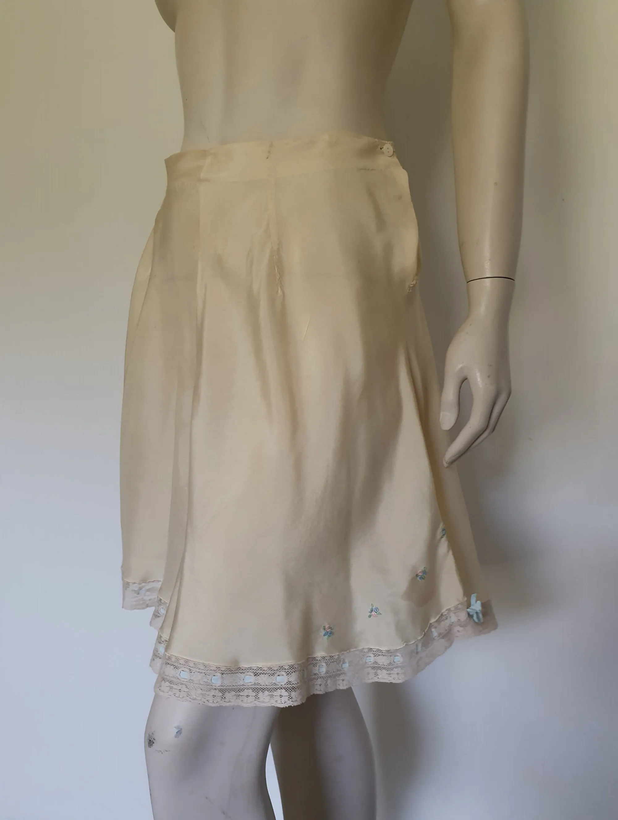 Embroidered Cream Silk Tap Pants - L