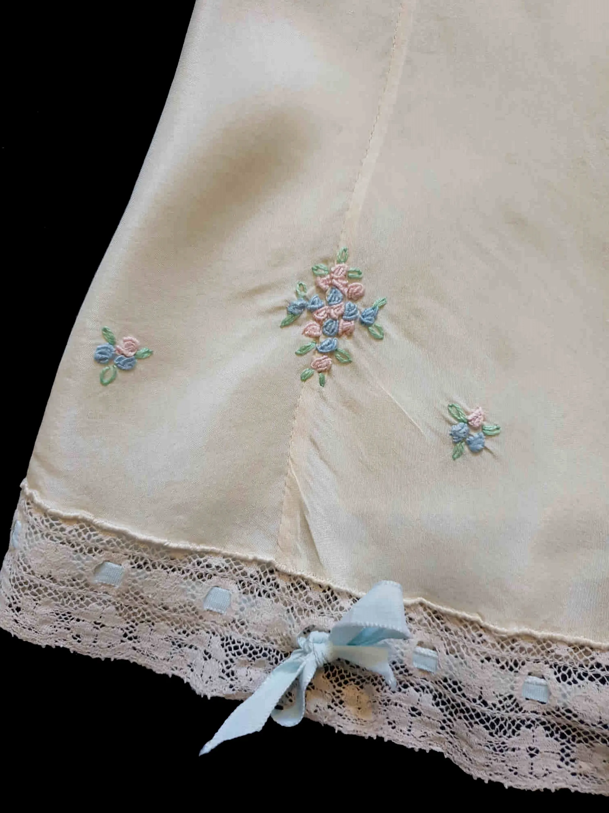 Embroidered Cream Silk Tap Pants - L