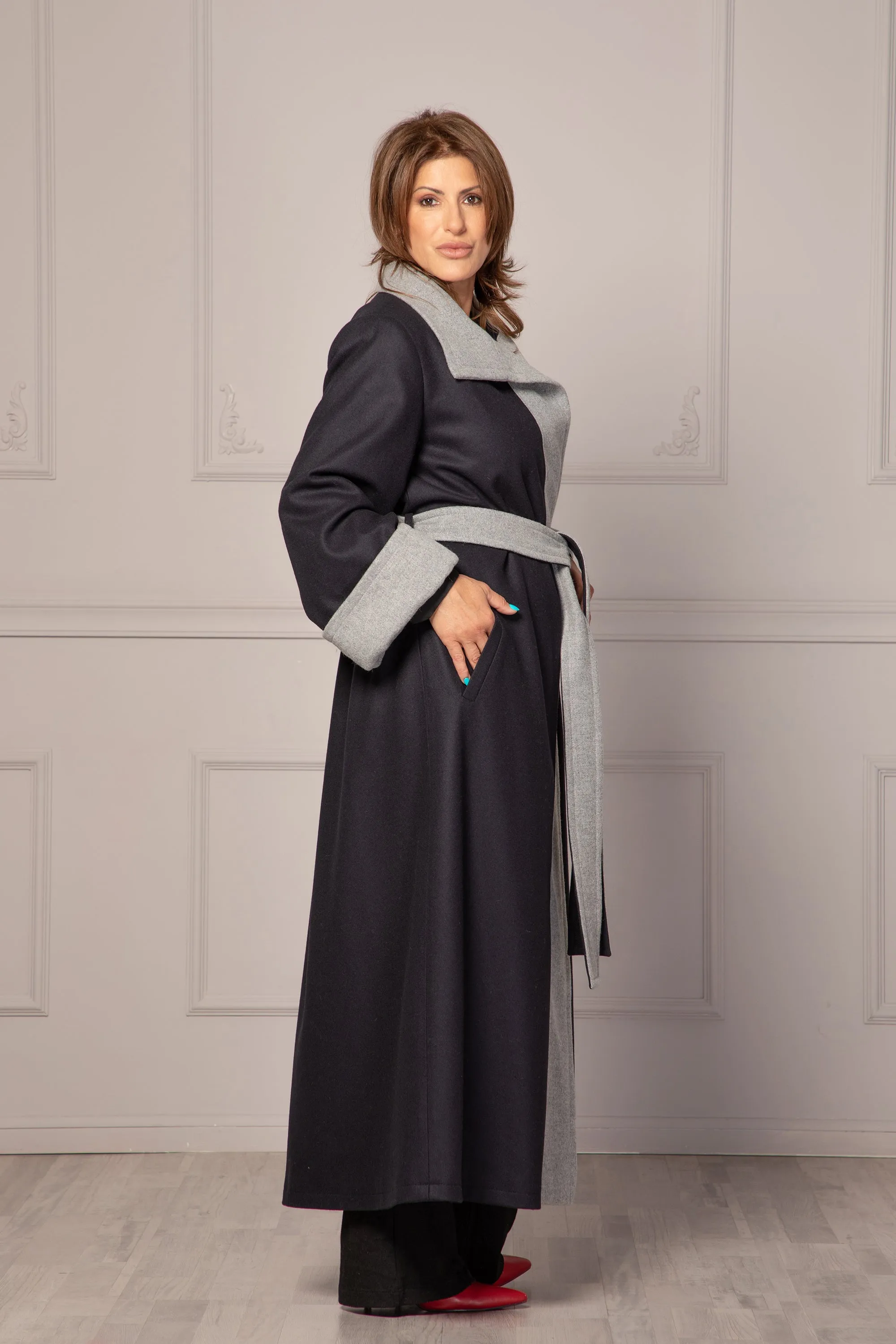 TWO-COLORED LOOSE COAT